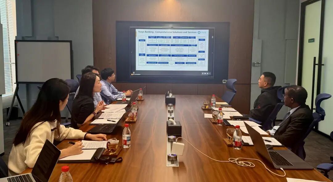 ▲宇信科技团队与赞比亚大学校长（右一）会谈现场